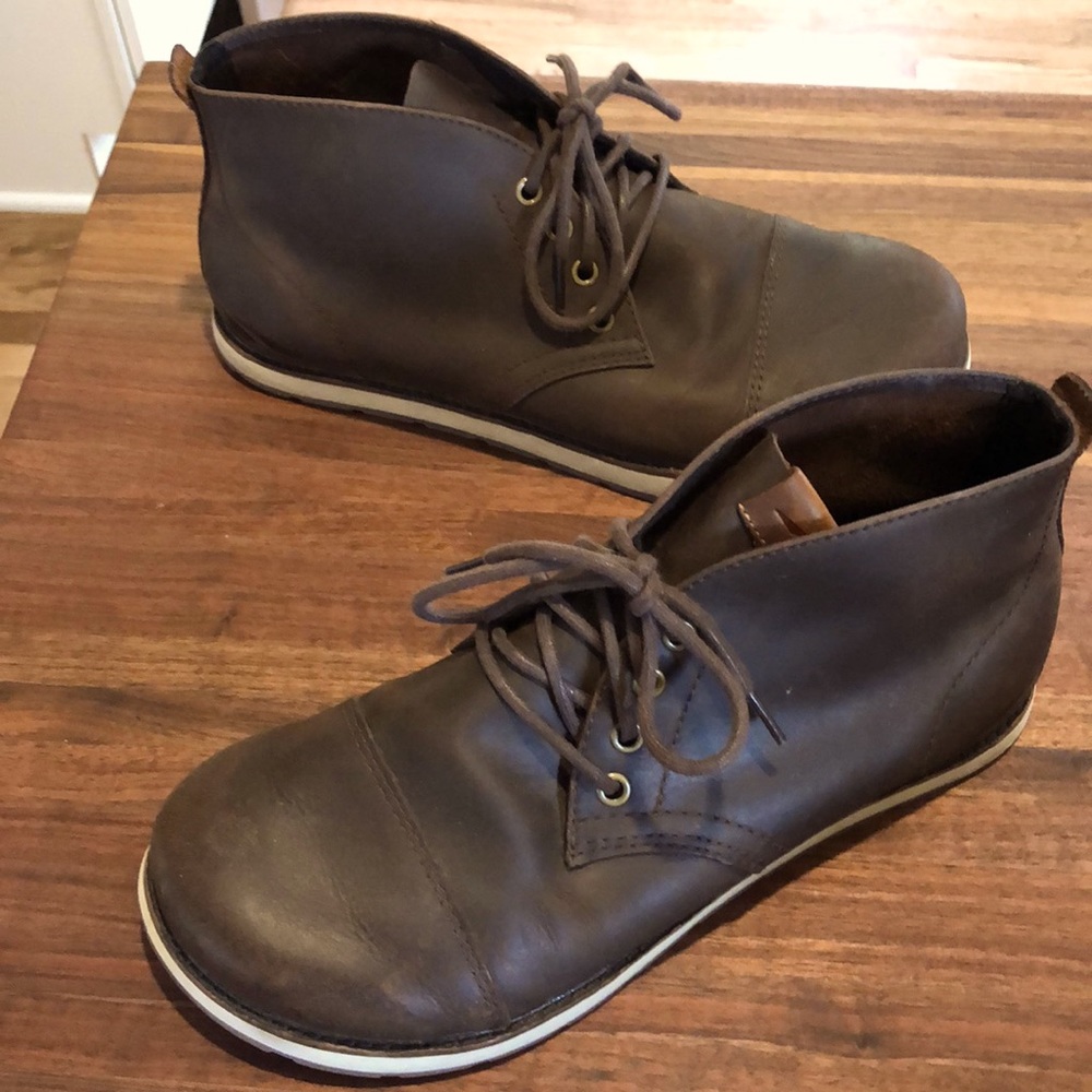 Barely worn Altra Smith Chukka Boots